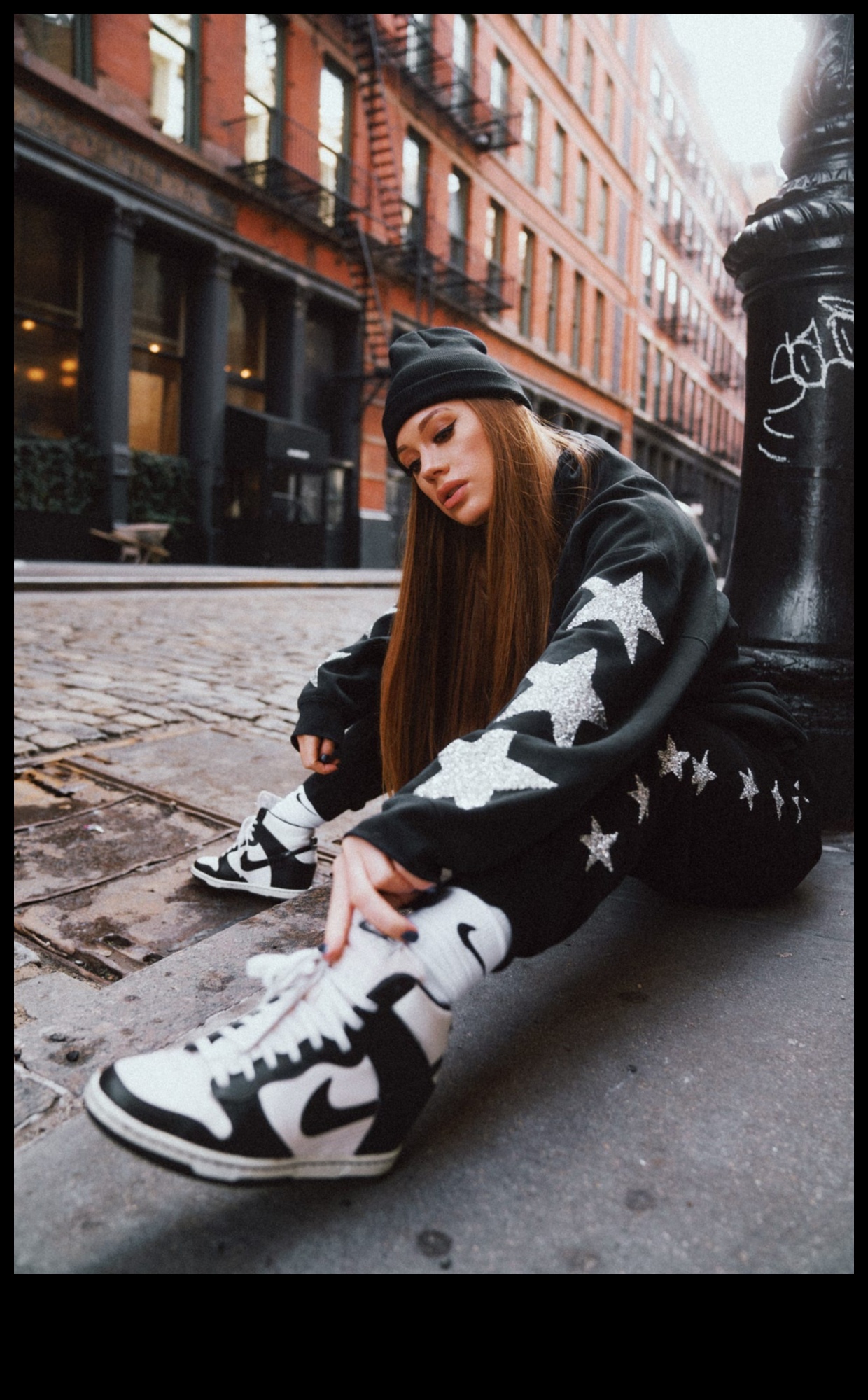 Street Style Revolution: Influențele urbane redefinesc tendințele pistelor