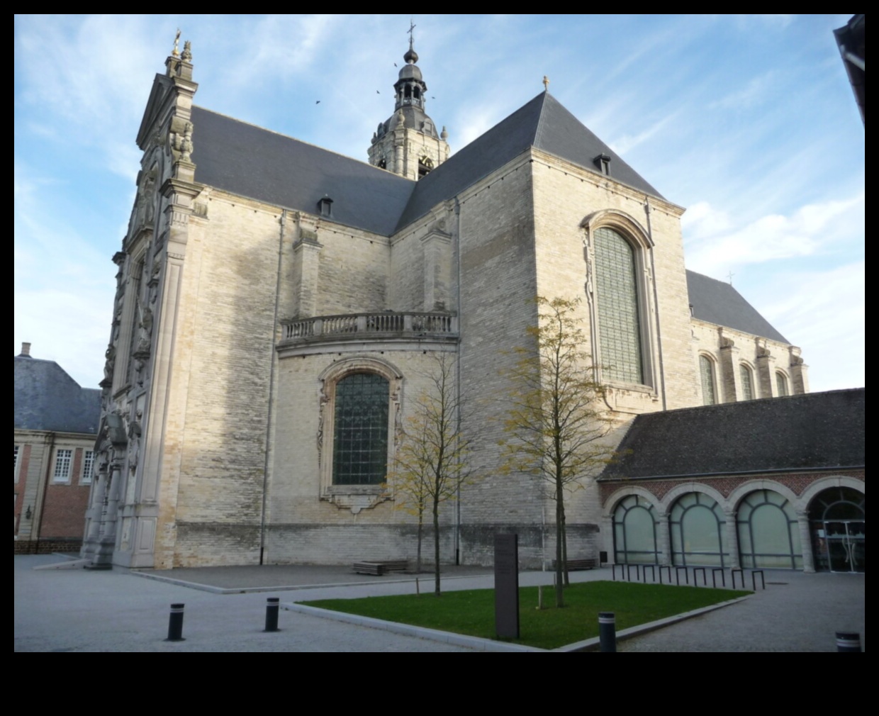 Mănăstirile mistice: scene ale vieții cotidiene în abațiile gotice