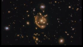 Lentile gravitaționale: distorsiuni în percepția cosmică