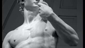 Serenitate sculptată: frumusețea atemporală a figurilor artistice renascentiste